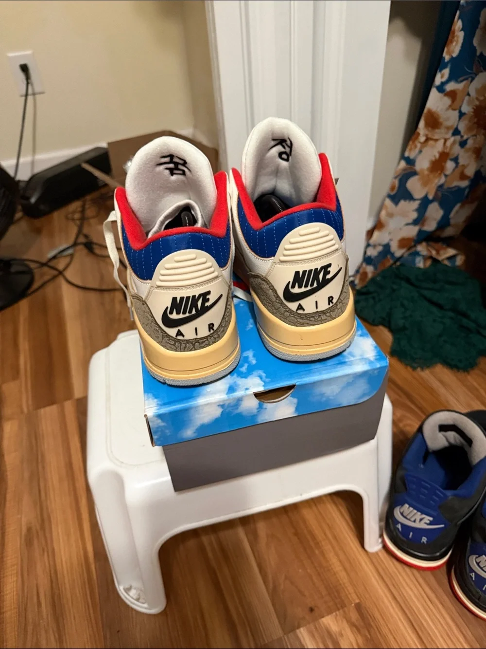 Jordan sneakers cream