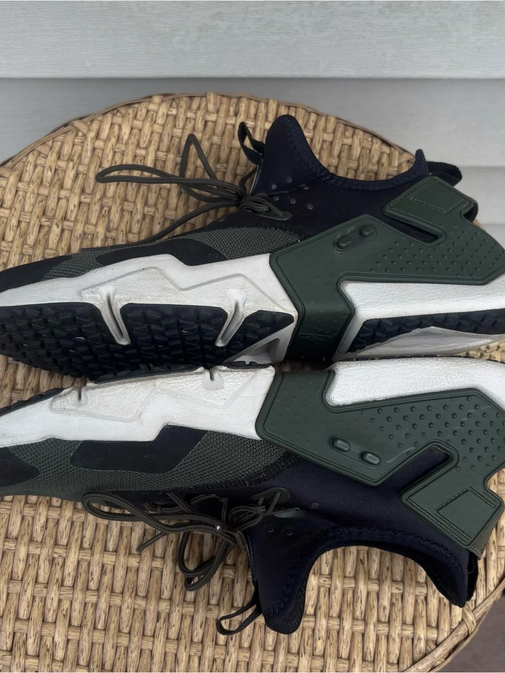 Nike Air Huarache Drift Olive Green Black Mens Size 11 Sneakers AH7334-300