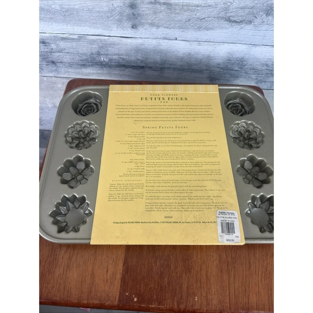 Nordic Ware Petit Fours Cake Pan Baking Mold Cast Aluminum Non-Stick 20 Flowers