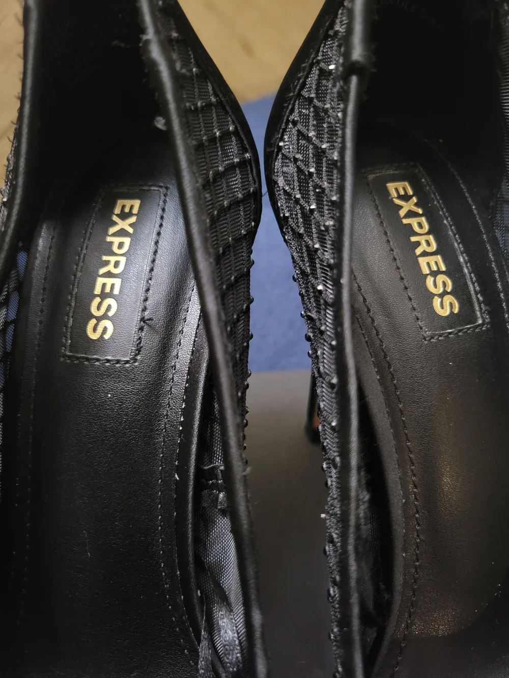 Express chic black