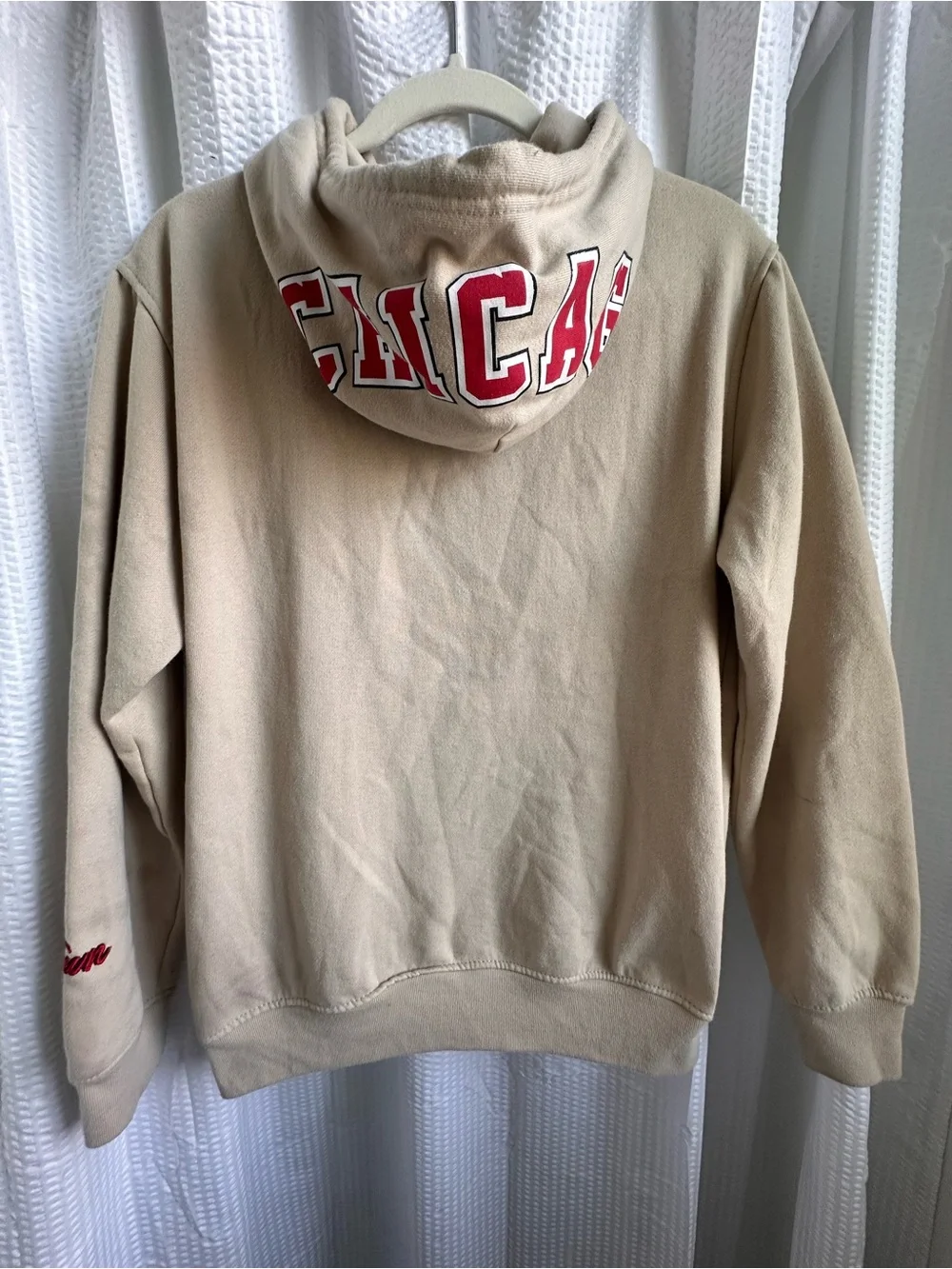 Beige Chicago Bulls Pullover Hoodie for Men