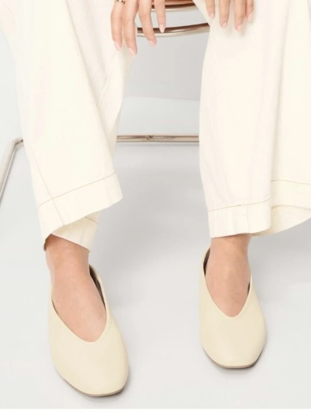 Old Navy Butter Ballet V-Cut Flats Slip On Textured Outside 1/4