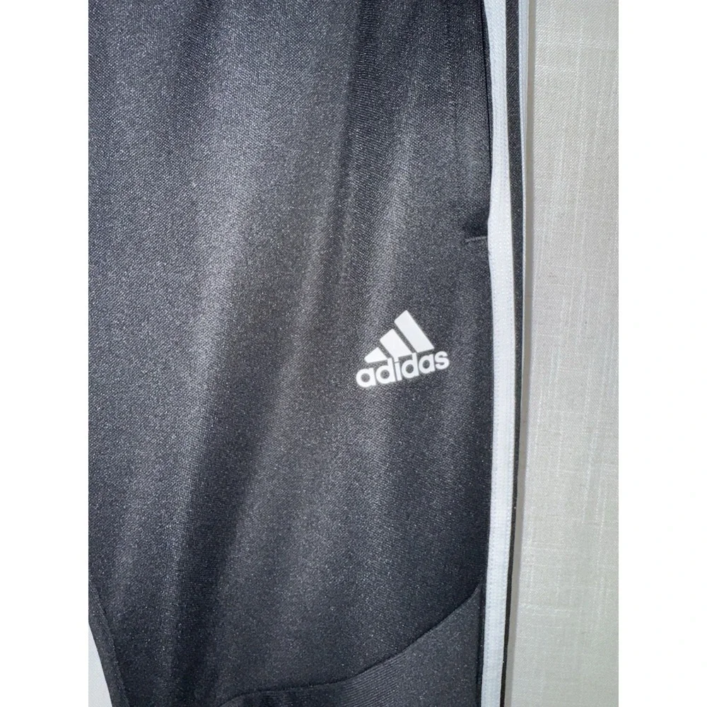 adidas women stripe