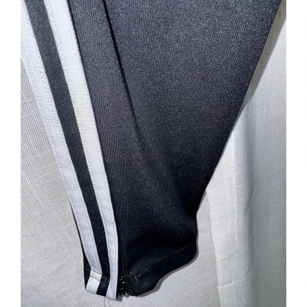 adidas women stripe