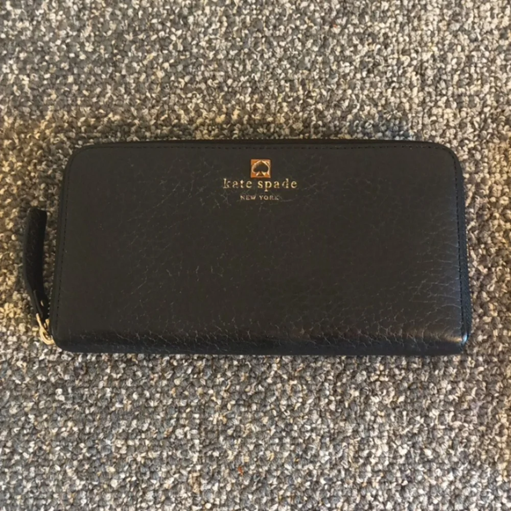 Kate spade pebble leather black accordion large wallet
