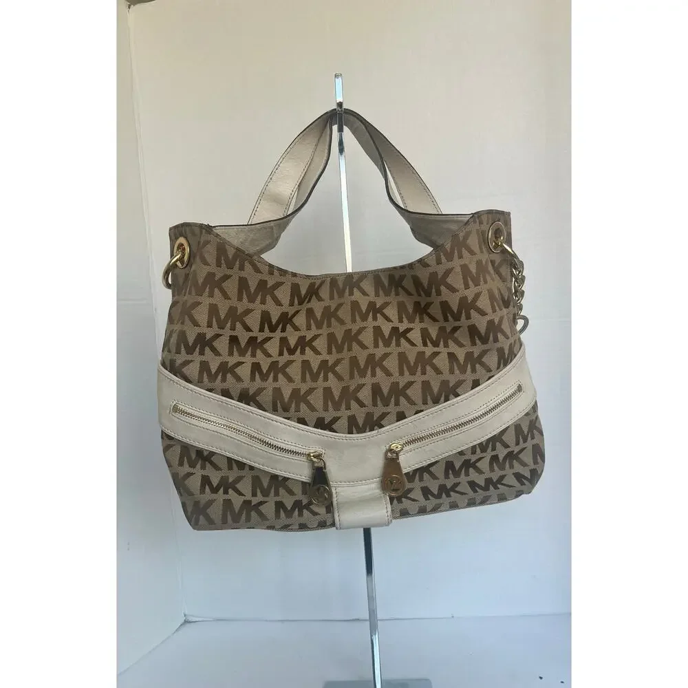 Michael Kors stunning gently