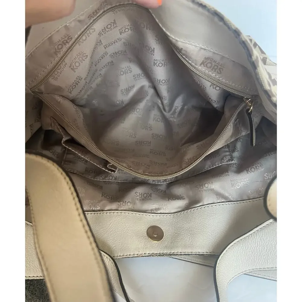 Michael Kors stunning gently