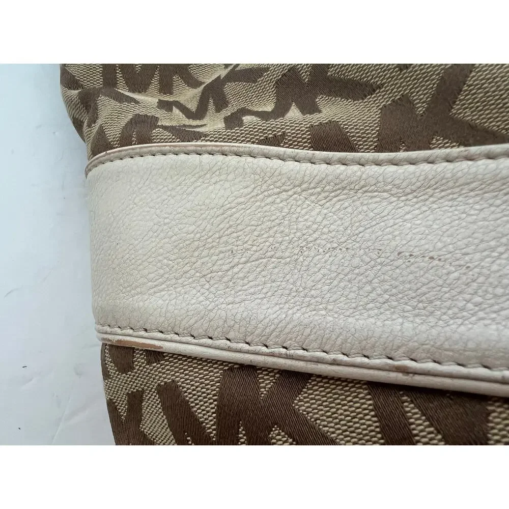 Michael Kors stunning gently
