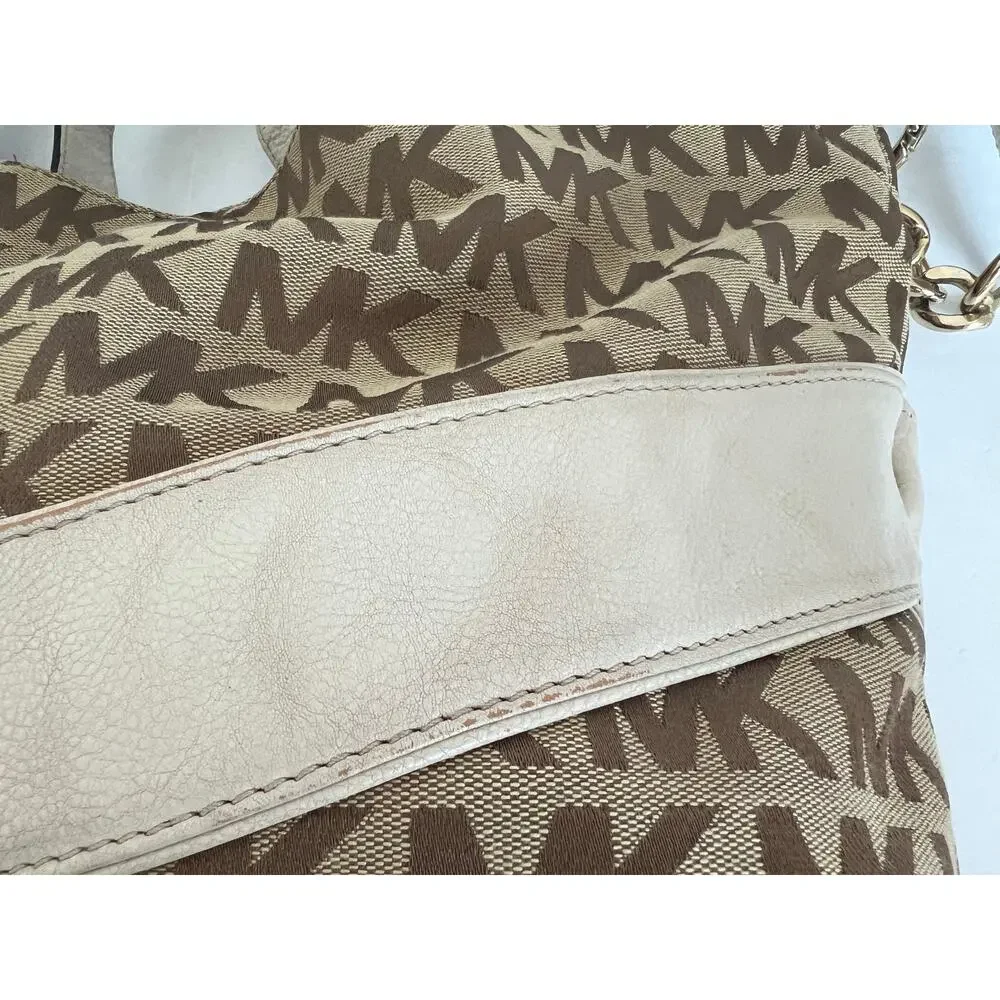 Michael Kors stunning gently