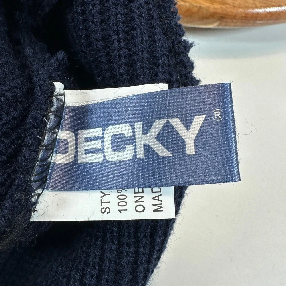 Decky brand beanie