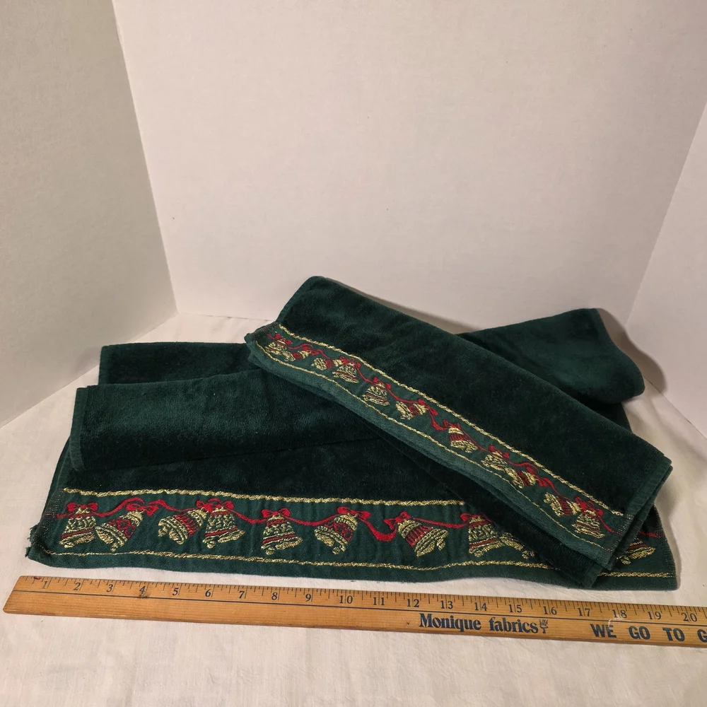 JCPenney Vintage Holiday Set of‎ 2 Display Towels