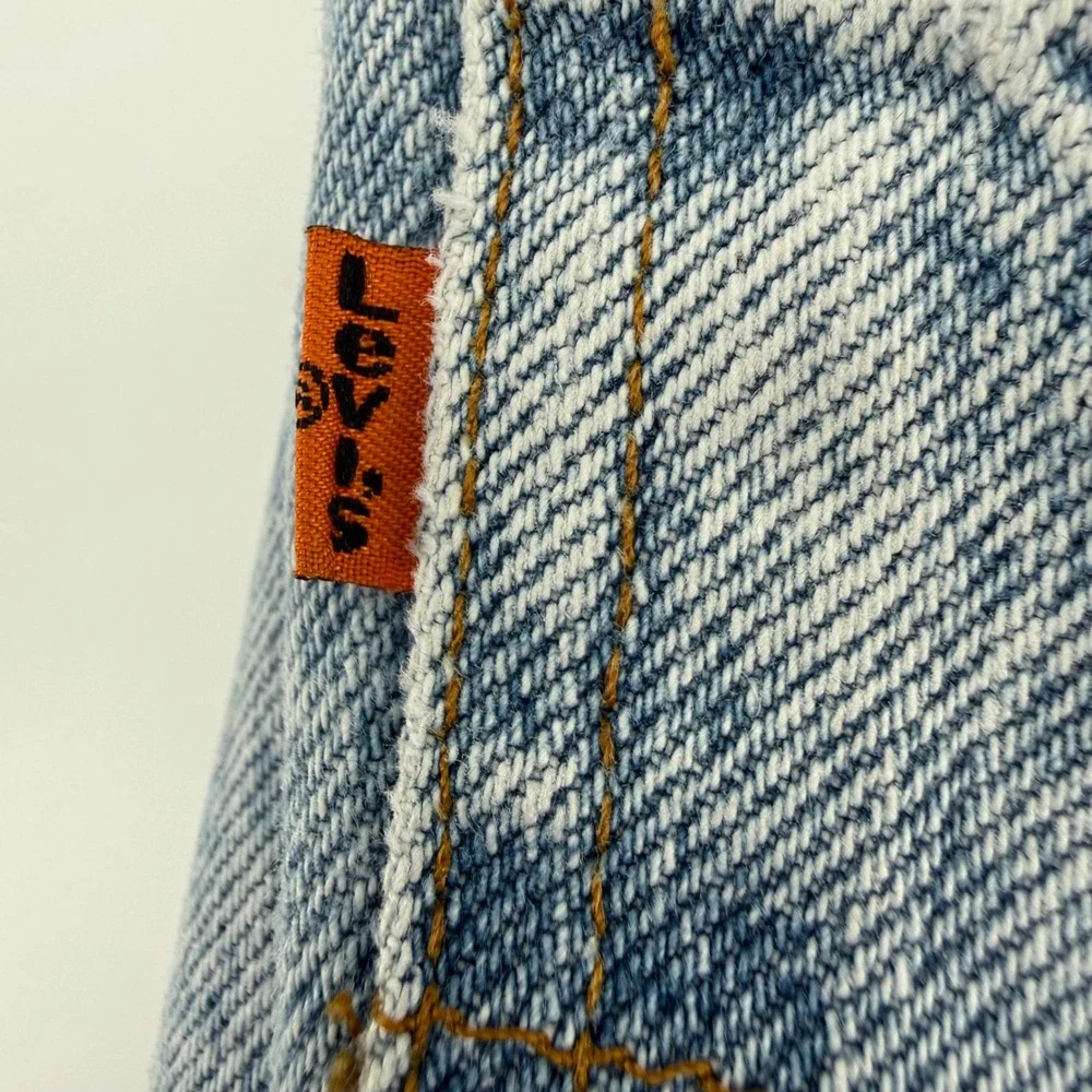 Levis some cracking
