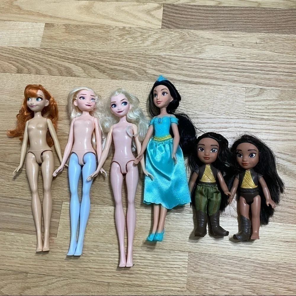 Disney doll bundle