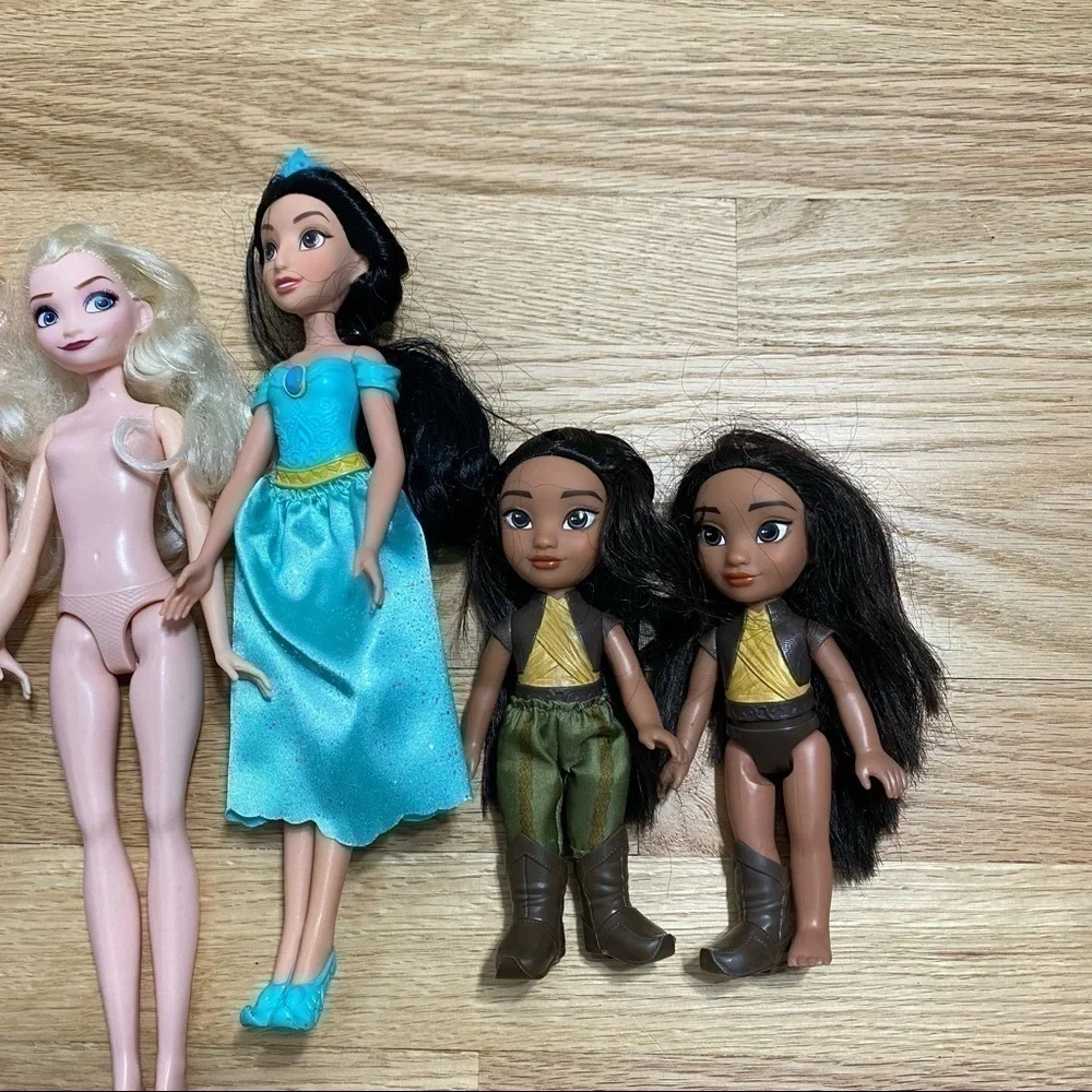 Disney doll bundle