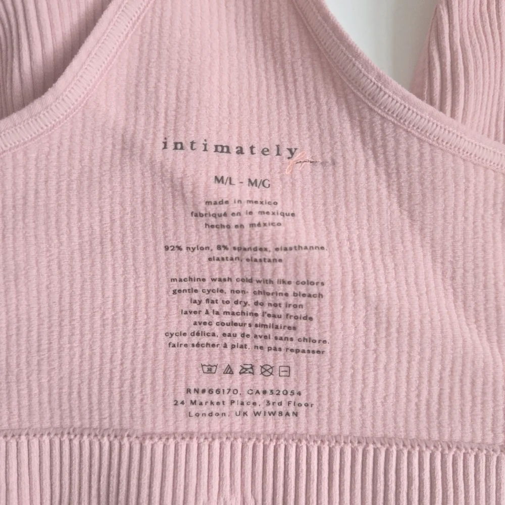 Free People details one