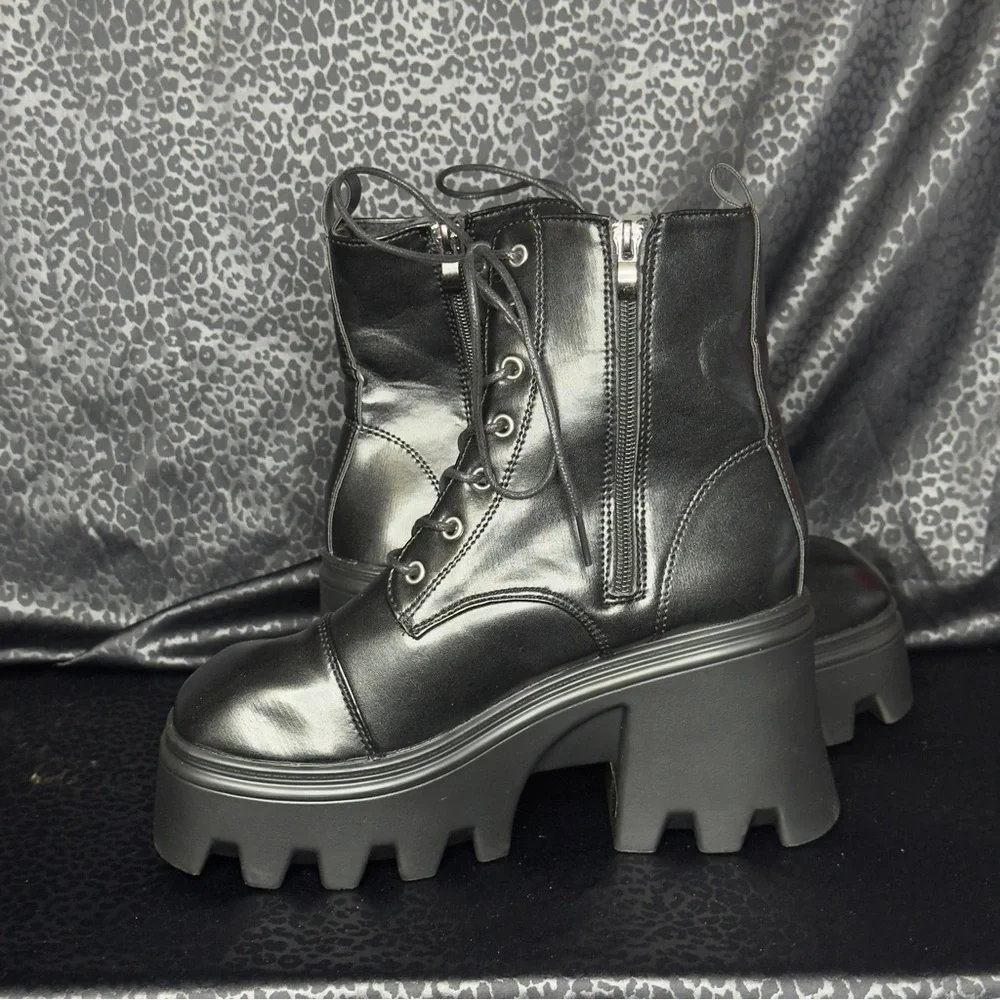 N/A stylish black
