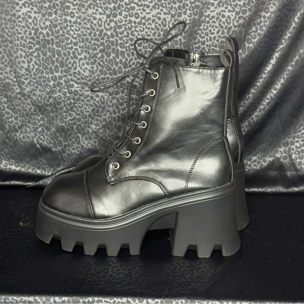 N/A stylish black