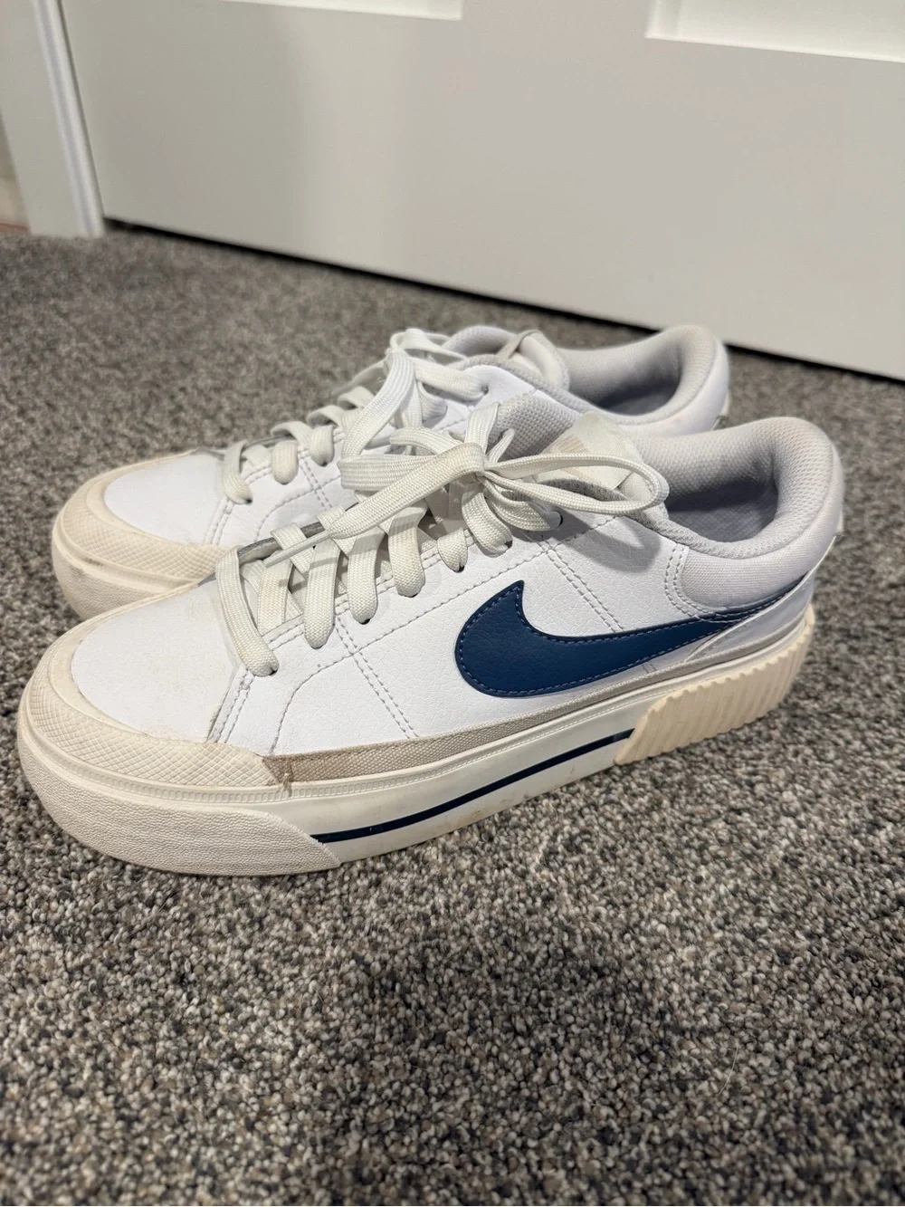 Women’s Nike Sneakers- 7.5