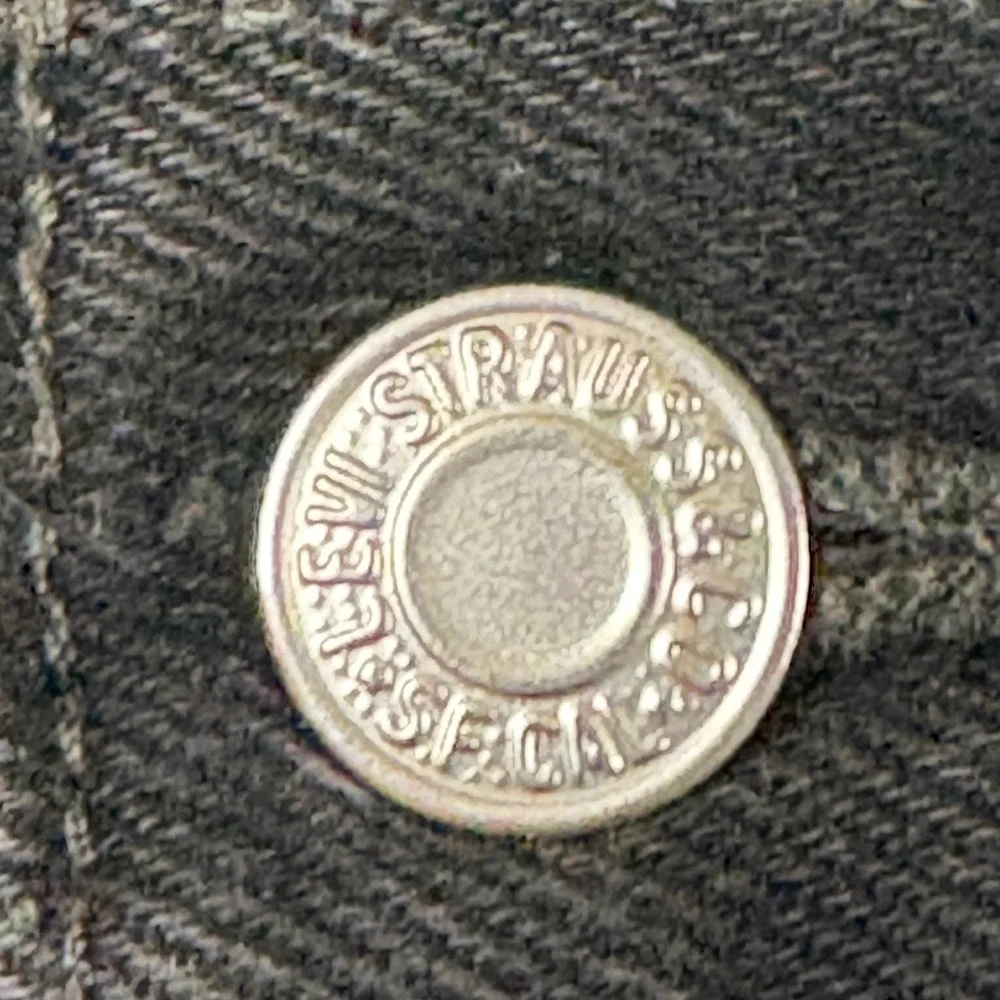 Levis excellent pair