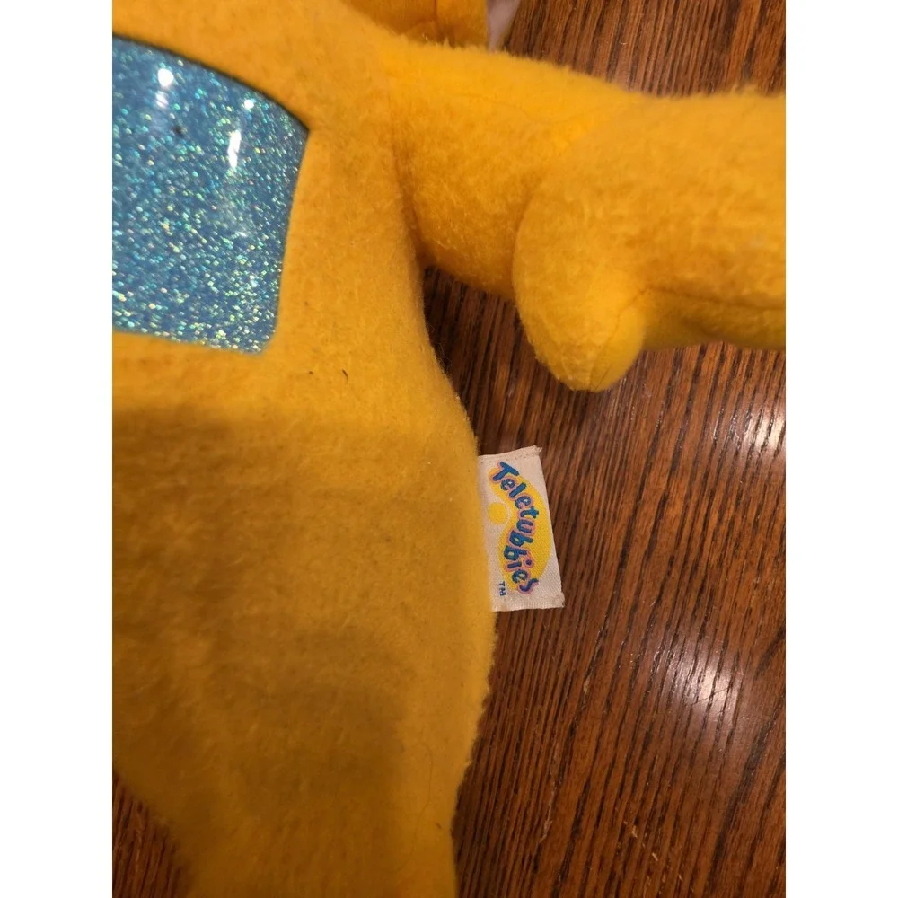 1998 Hasbro Playskool Teletubbies Laa-Laa Talking Yellow Plush Doll Works Great