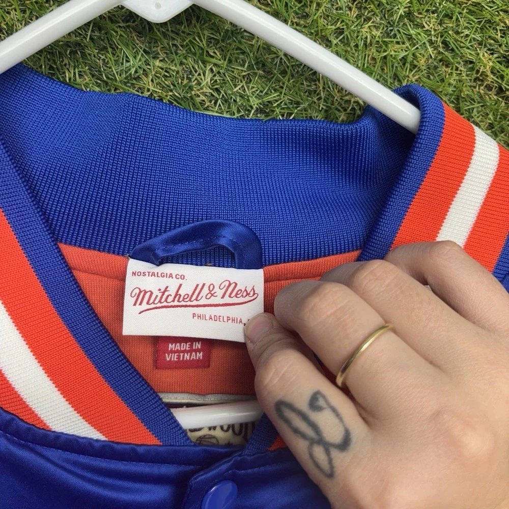 Mitchell & Ness shop confidence