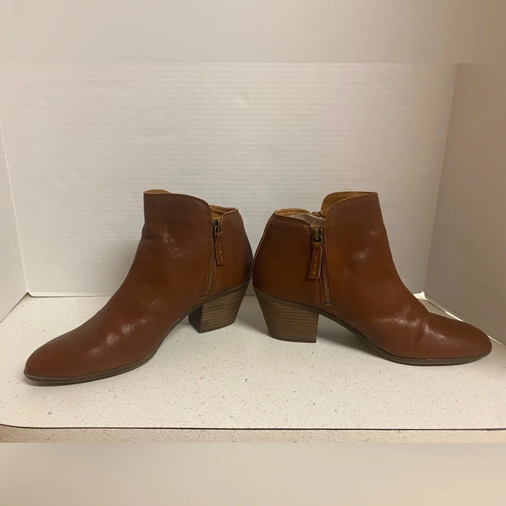 Frye elegant leather