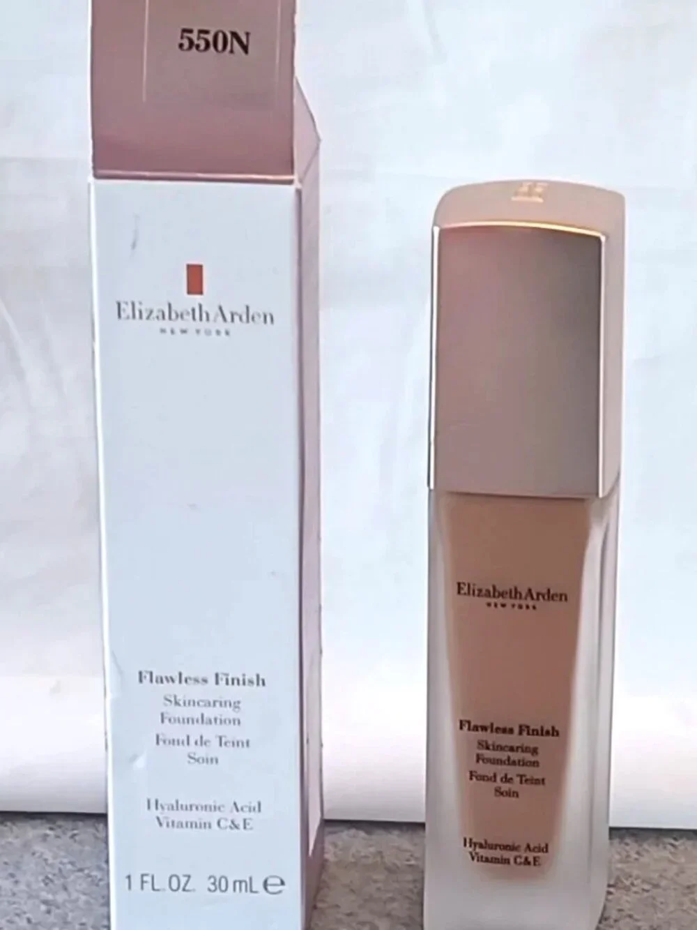 NEW In Box Elizabeth Arden Flawless Finish Skincaring Buildable Foundation 550N