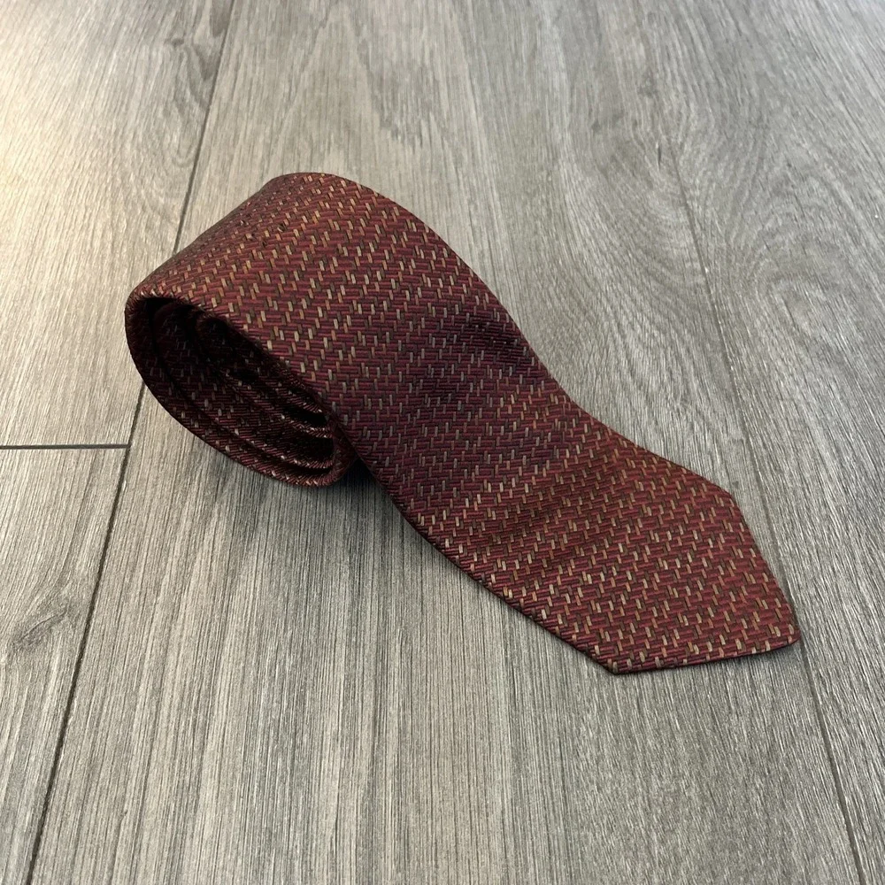 Salvatore Ferragamo Made In Italy Silk Tie Burgundy Gold Beautiful!