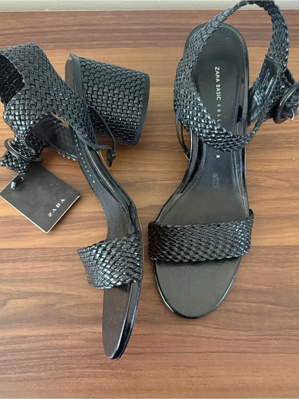 Zara chic black