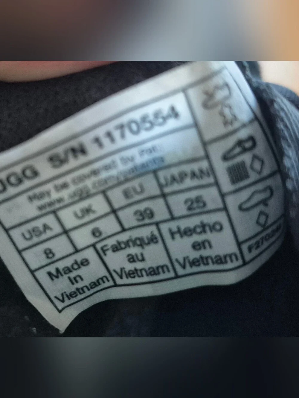UGG excellent black