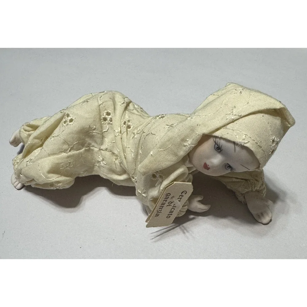 Vintage Capodimonte Porcelain Crawling Baby Doll Italian Eyelet Lace Cream 7.5