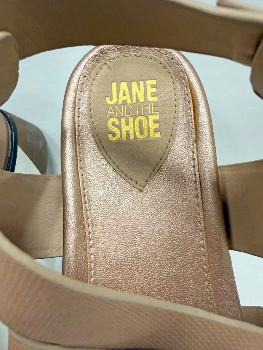 JANE AND THE SHOE women pre