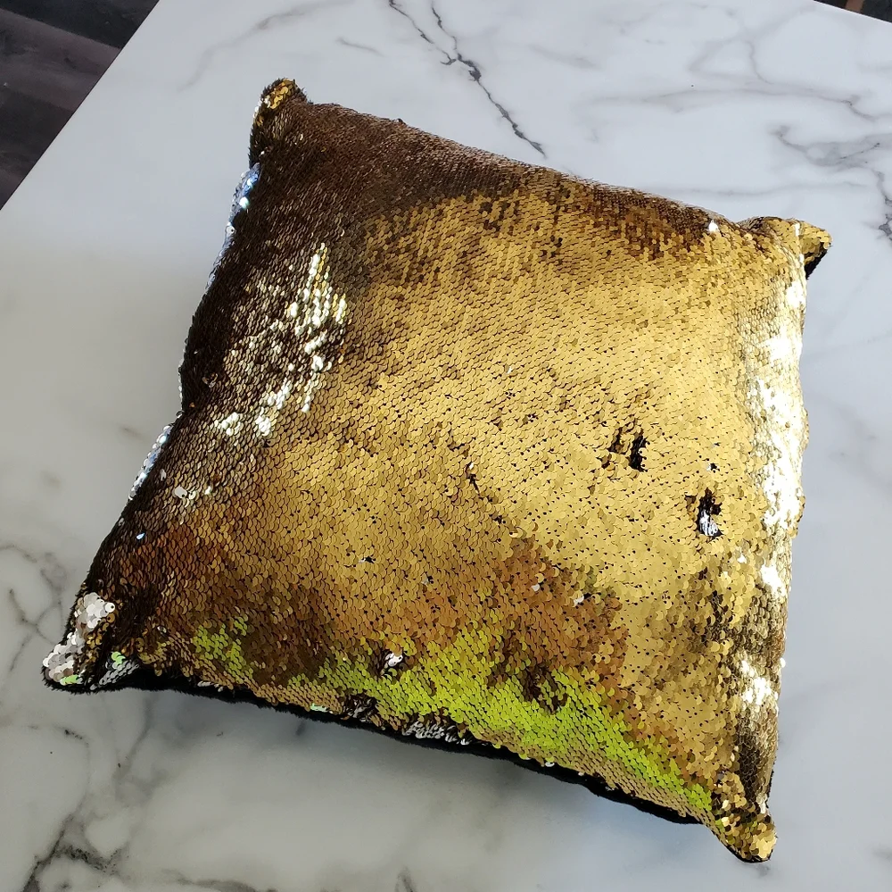 N/A sequin throw