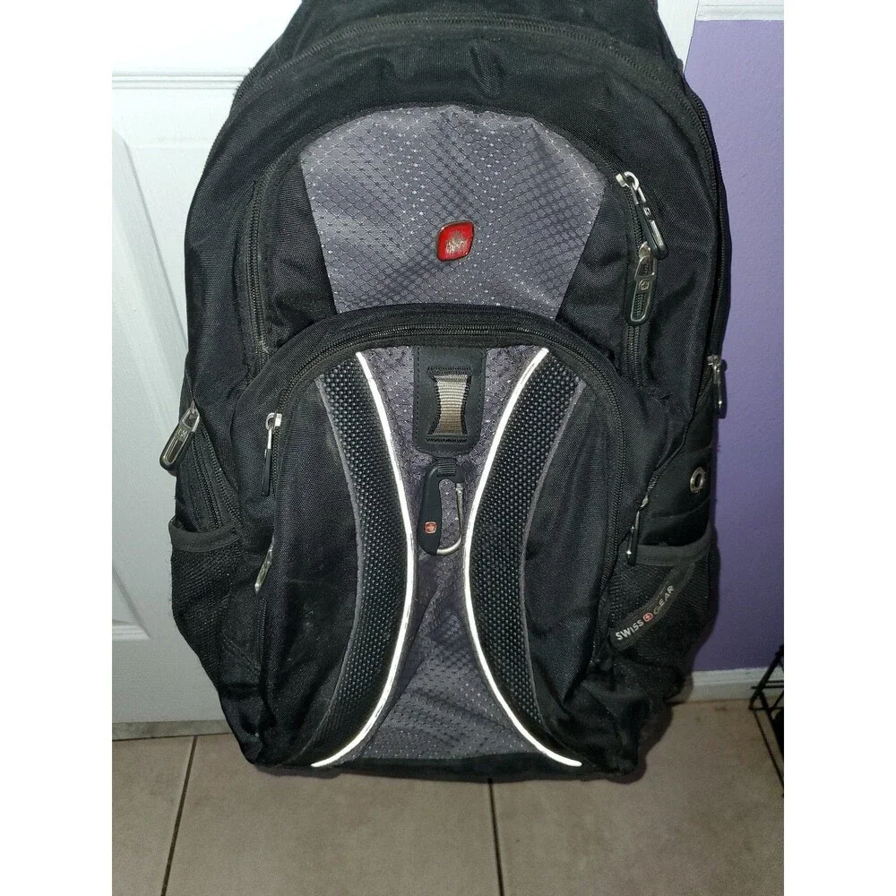 SwissGear big zippered