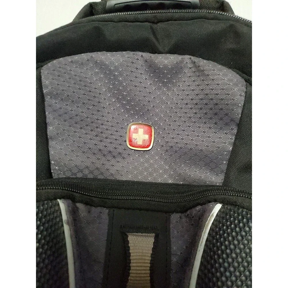 SwissGear big zippered