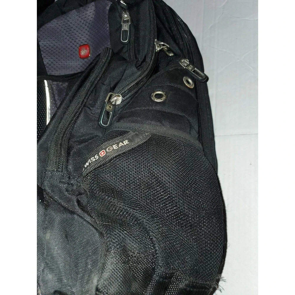 SwissGear big zippered