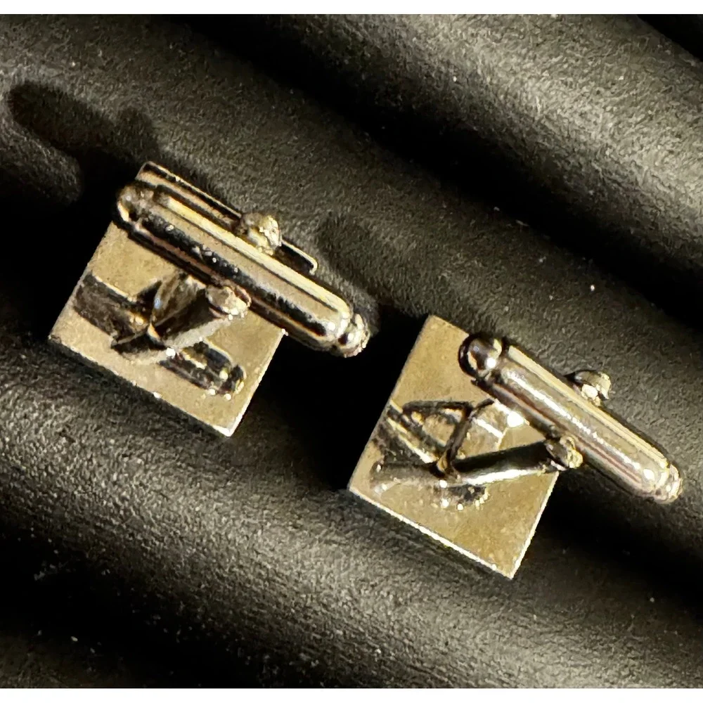 Unbranded polished silver