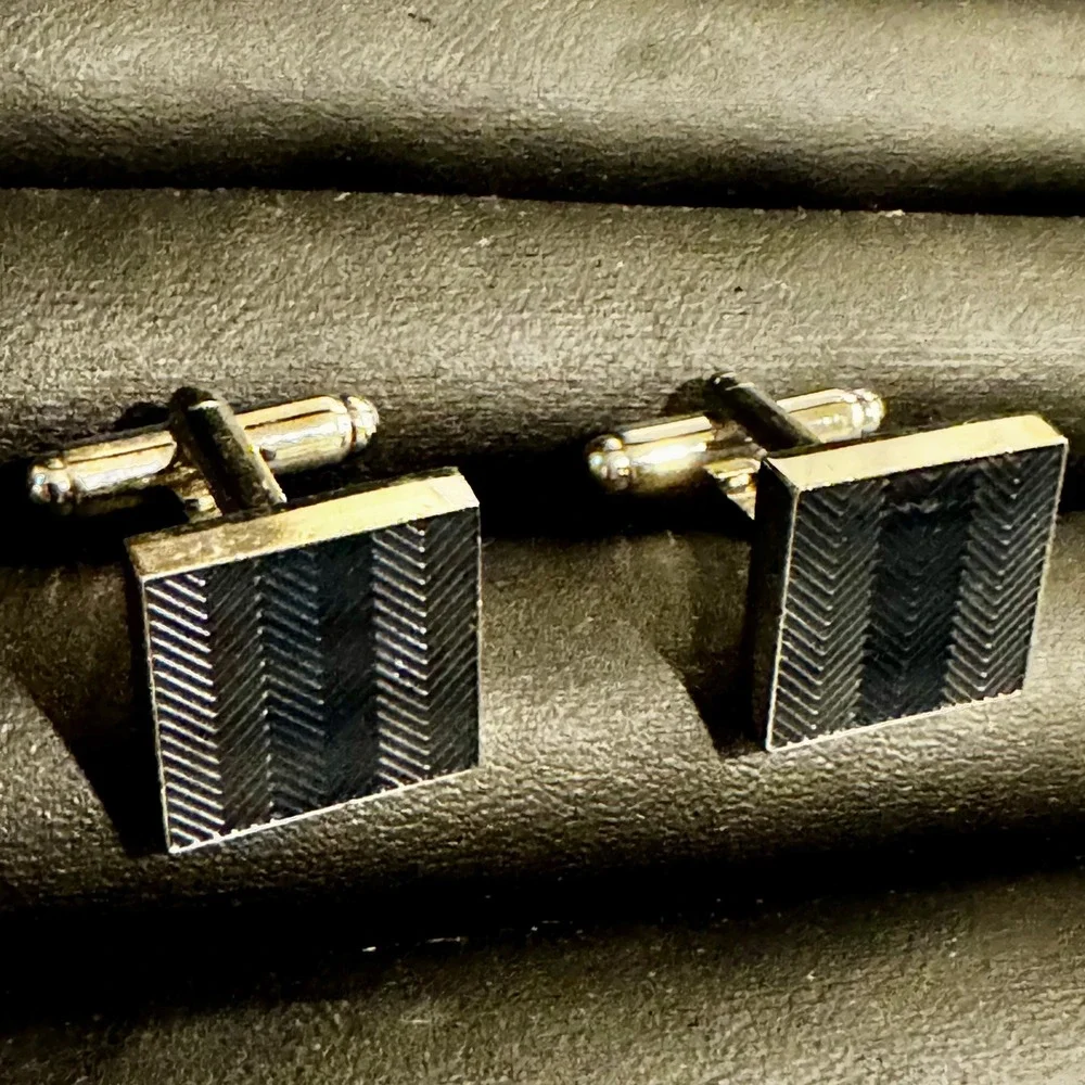 Unbranded polished silver
