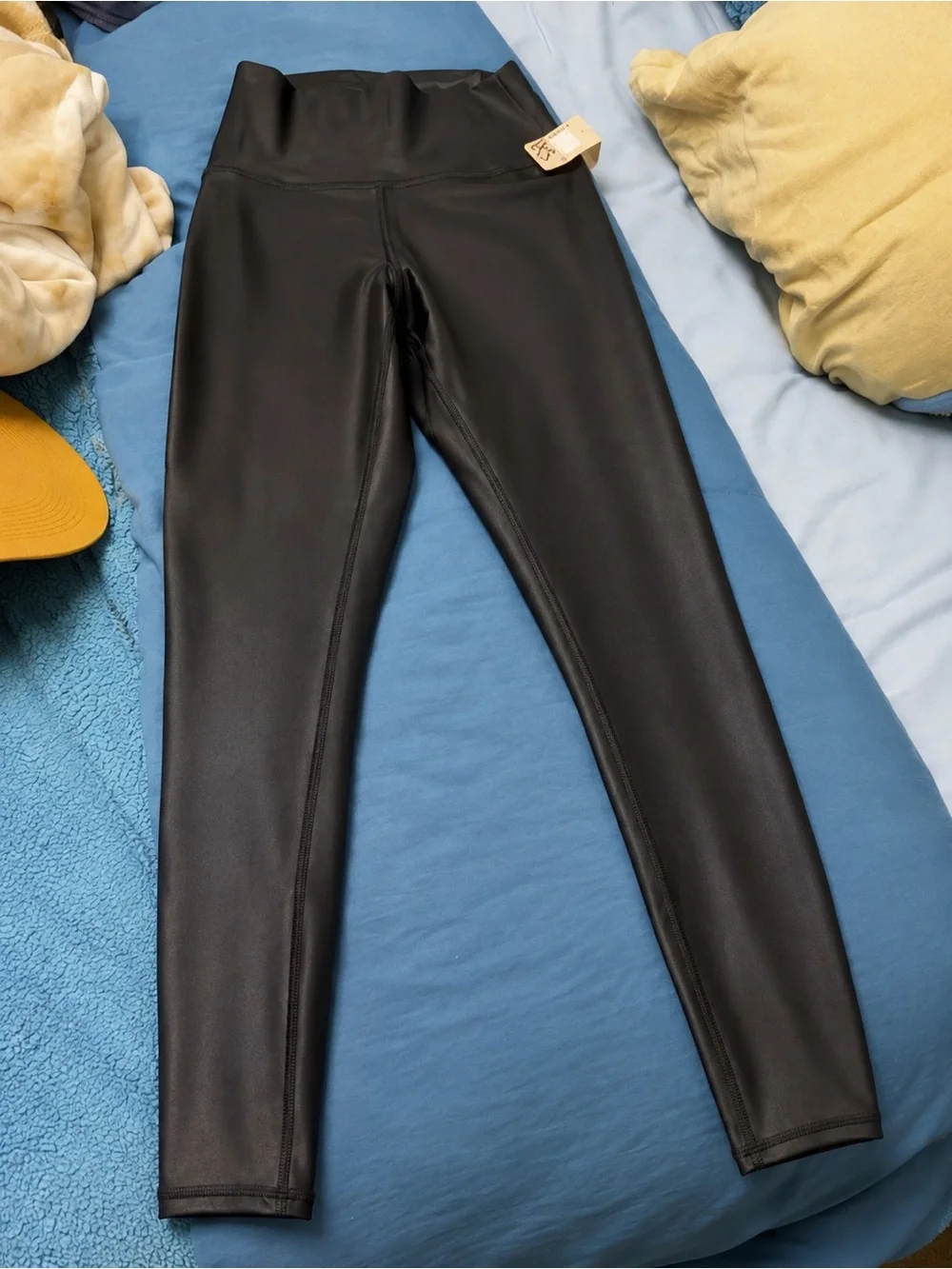 ALO Yoga sleek black