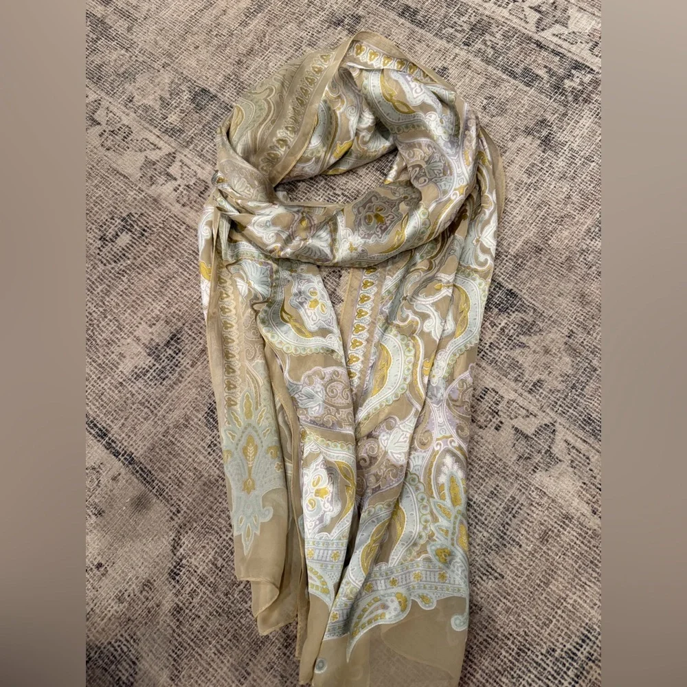 The Unbranded Brand beautiful paisley