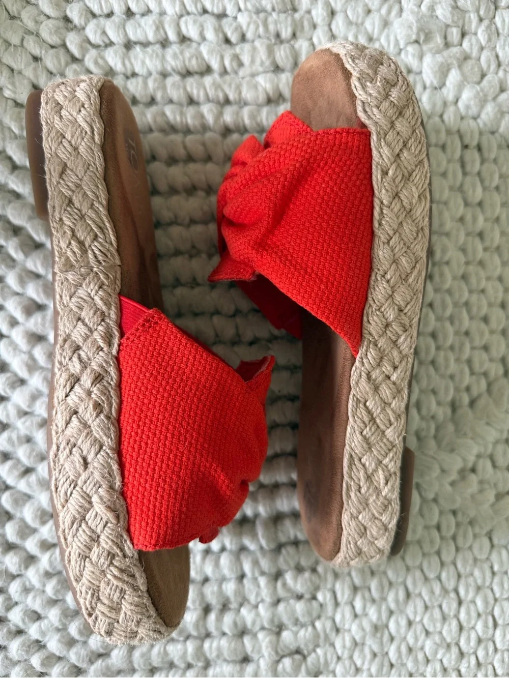 Toms tom’s orange