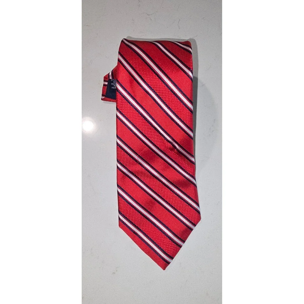 Saddlebred necktie features