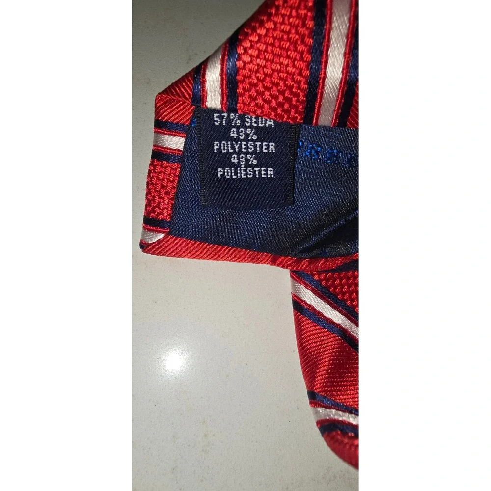 Saddlebred necktie features