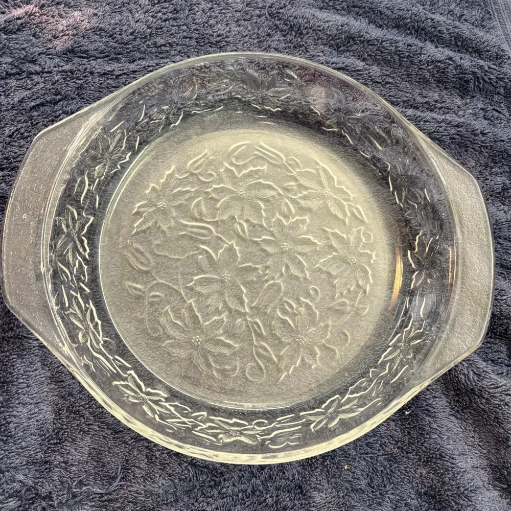 Vintage Pyrex 9 Inch Clear Glass Poinsettia Embossed Pie Plate Baking Dish