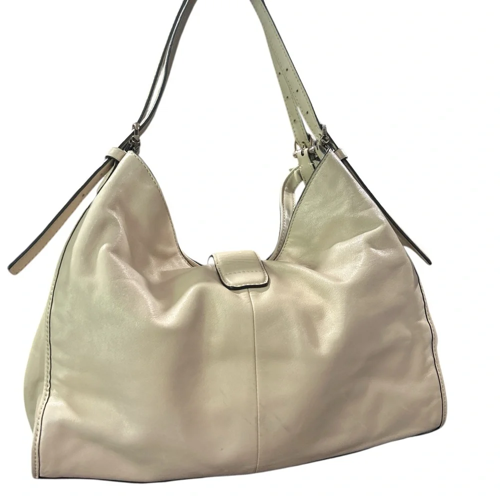 Coach Cream and Gold Hobo Bag with BUTTER SOFT LUXURIOUS LEATHER VERY CLASSY