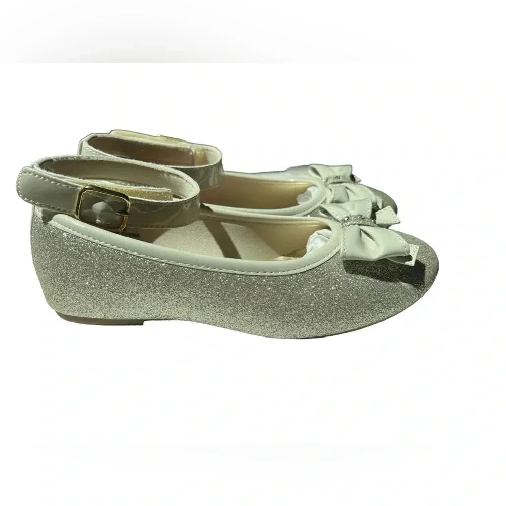 Rachel Shoes closure returns clara