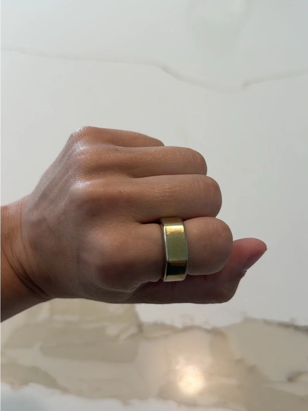 Oura comes charger