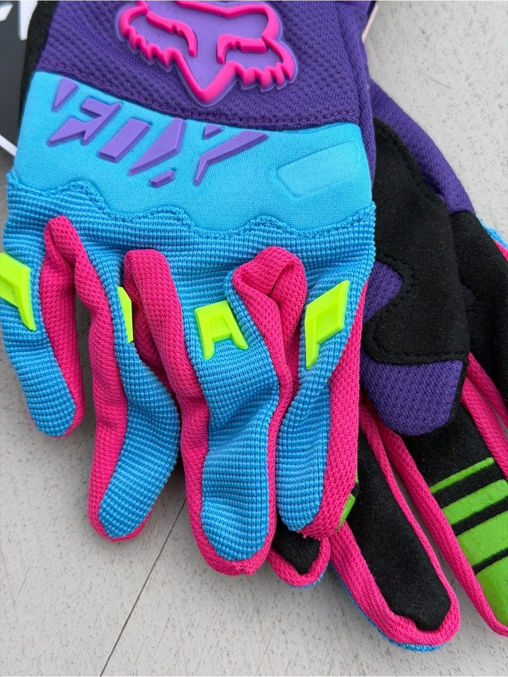 Women size gloves