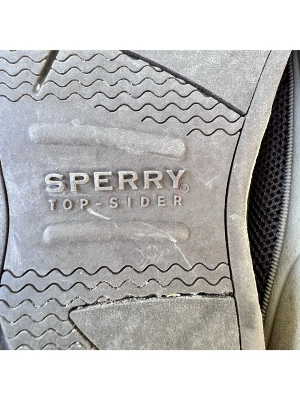 Sperry intrepid top