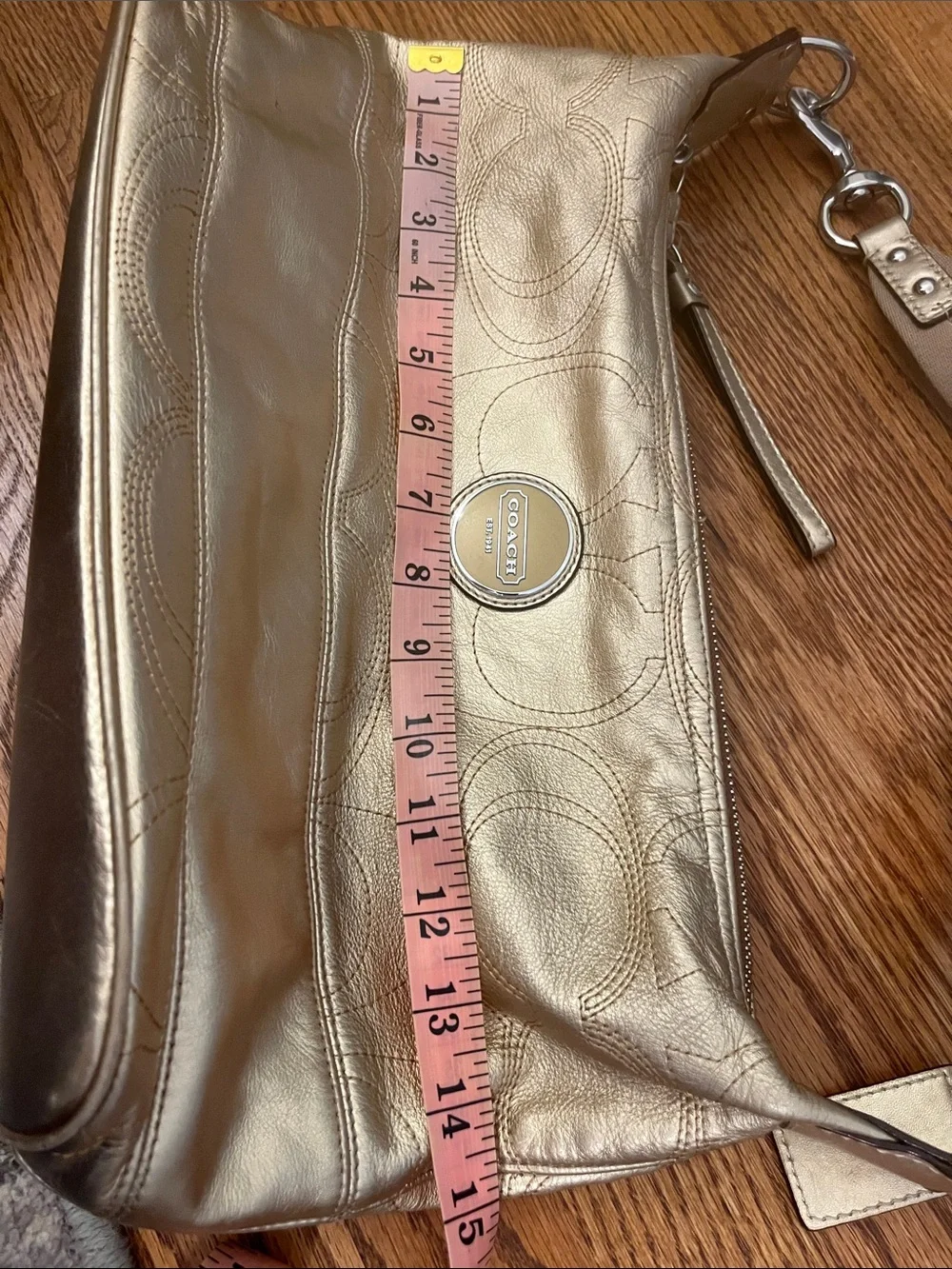 Coach shoulder used